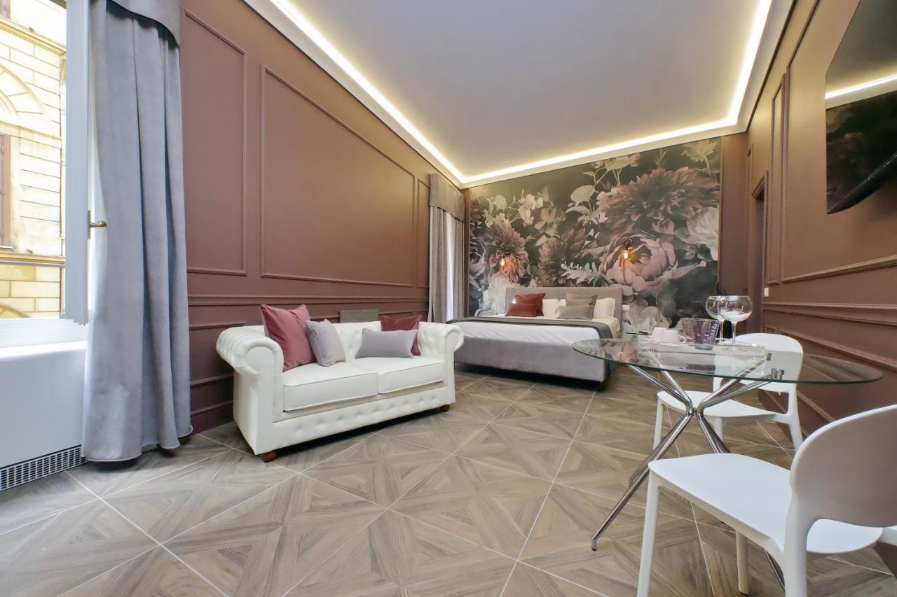 Ych-Butterfly Flat Close Trevi Fountain Rome Buitenkant foto